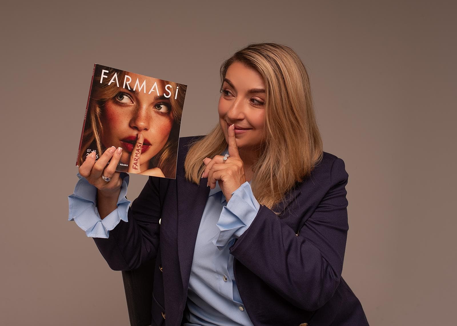 Lidia Pilarska with official Farmasi catalog