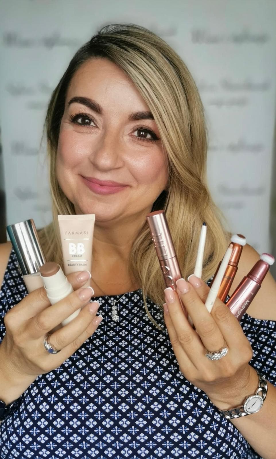 Farmasi cosmetics available with a permanent 23-50% discount