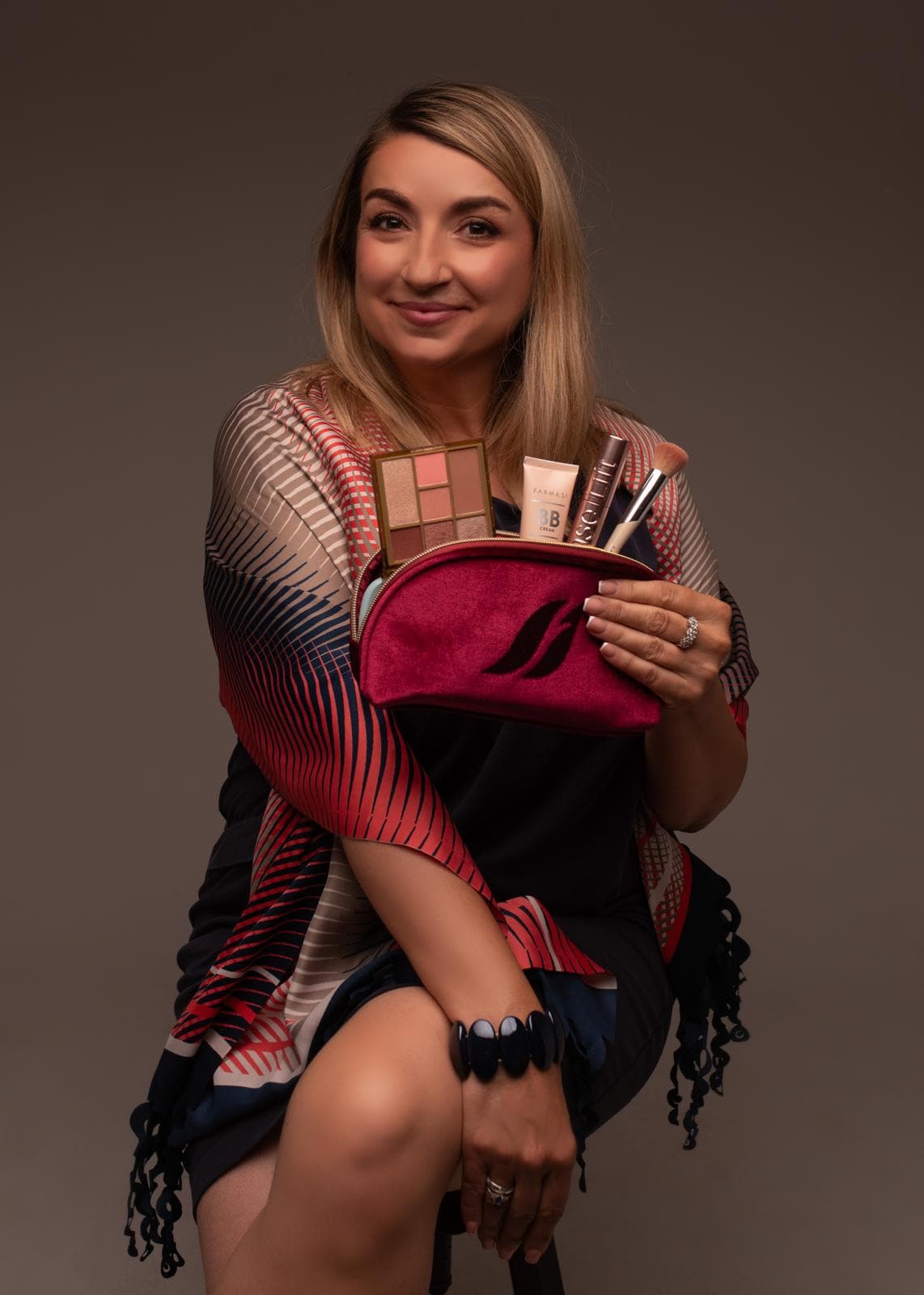 Lidia Pilarska-Krzemińska holding Farmasi cosmetics